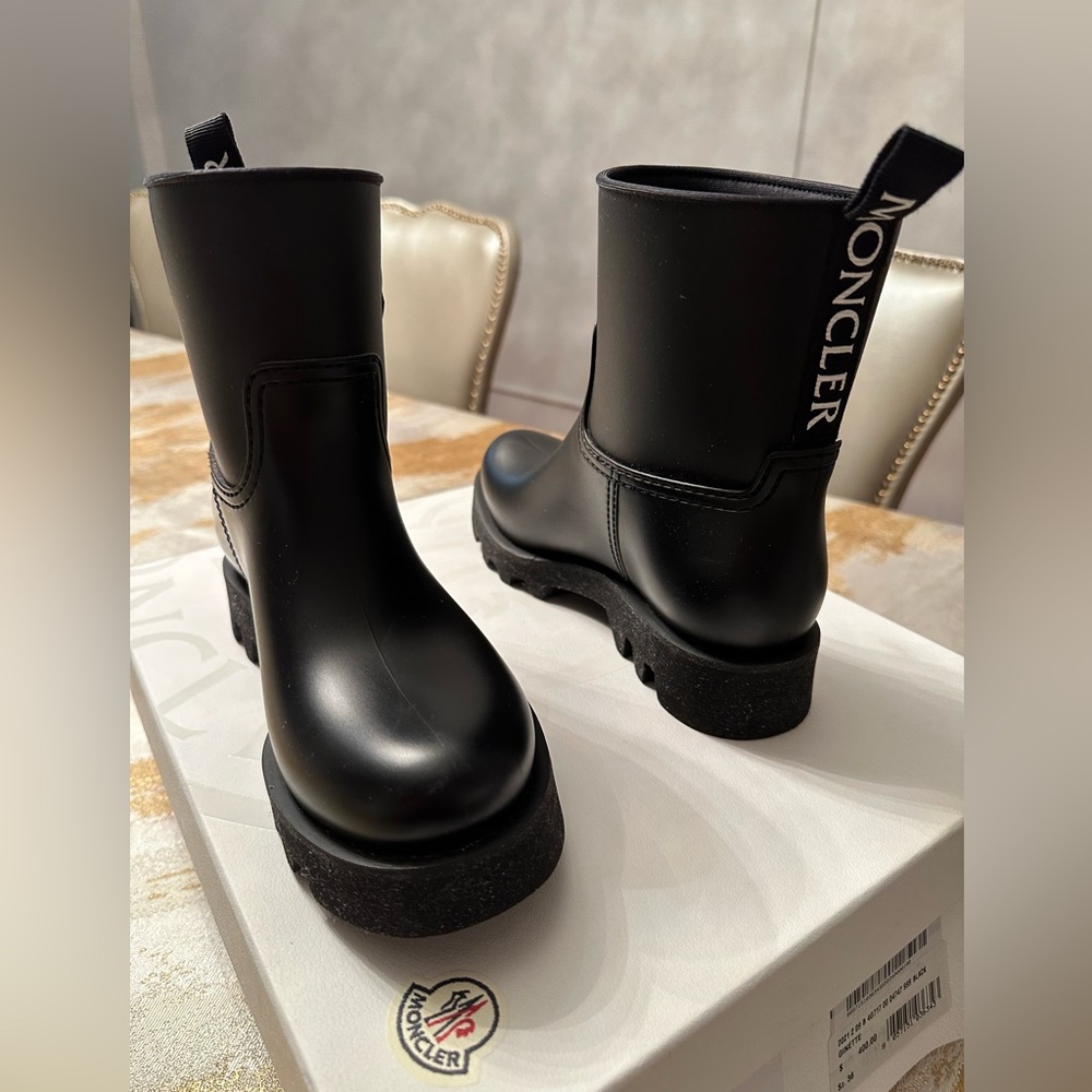Moncler women  black and white boots size 36 with small platform button.